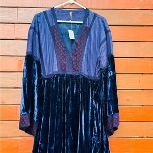 Free People Navy blue velvet mini dress, boho chic, babydoll - Brand new